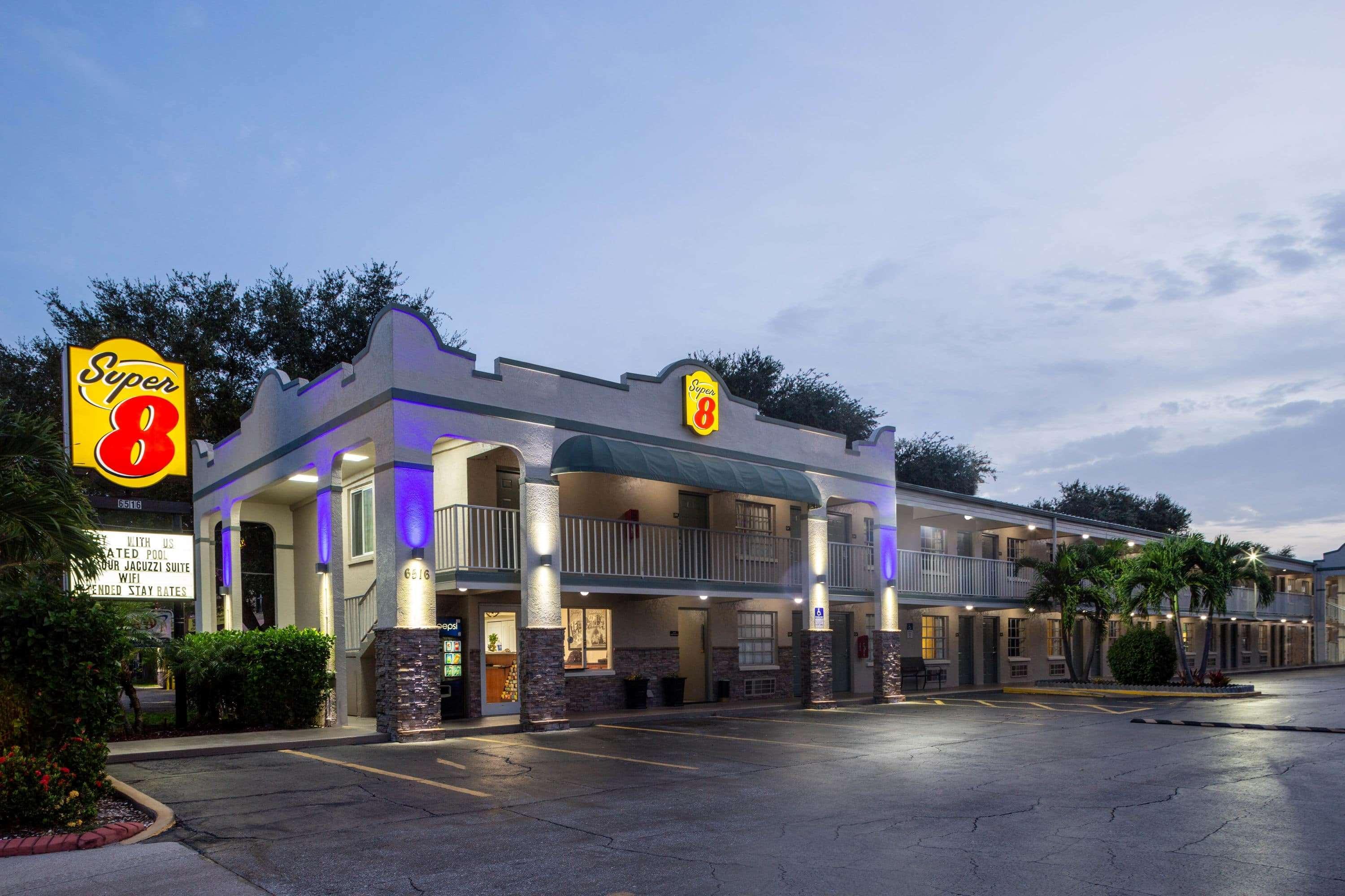 Super 8 By Wyndham Bradenton Sarasota Area Motel Exterior photo